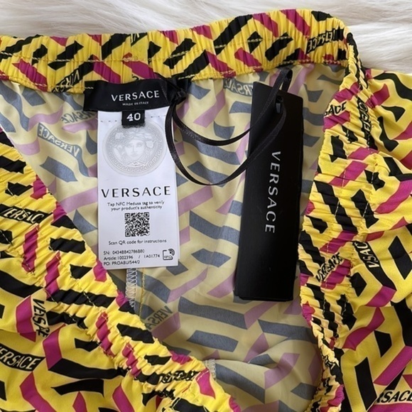 VERSACE NEW Shorts authentic 100% - Picture 4 of 8